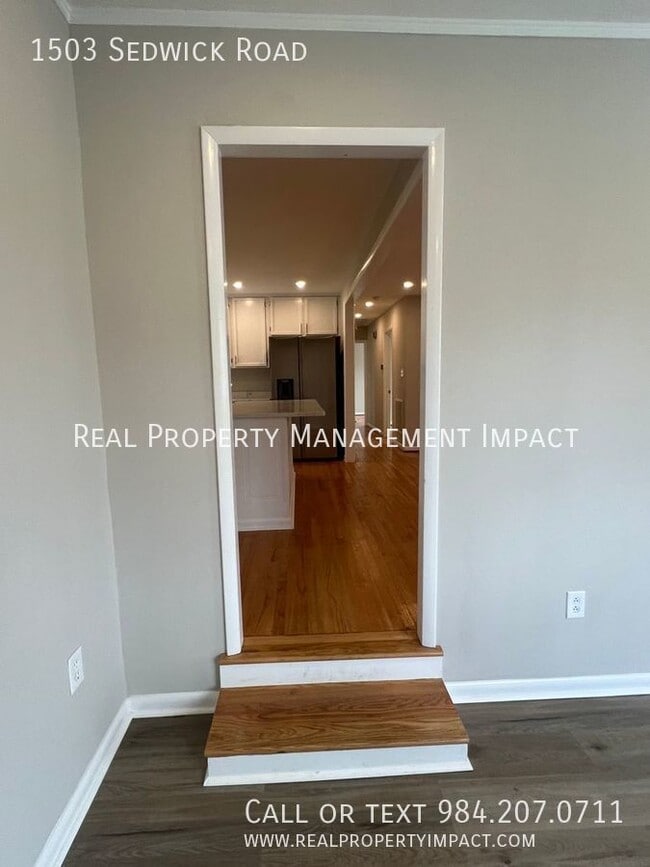 Building Photo - Vintage, 3-4 Bedroom 3 Bath Parkland Ranch...
