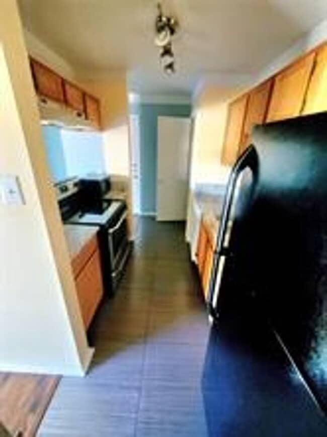Building Photo - 18333 Roehampton Dr