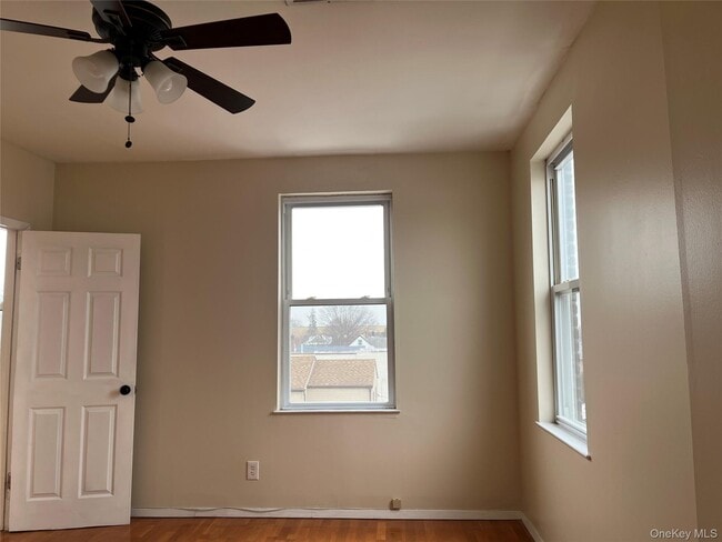 Building Photo - 400 Jericho Tpke