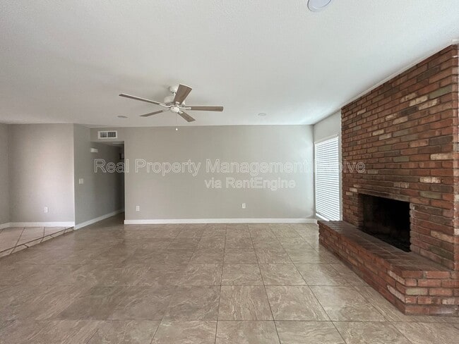 Building Photo - 3416 S Westfall Ave