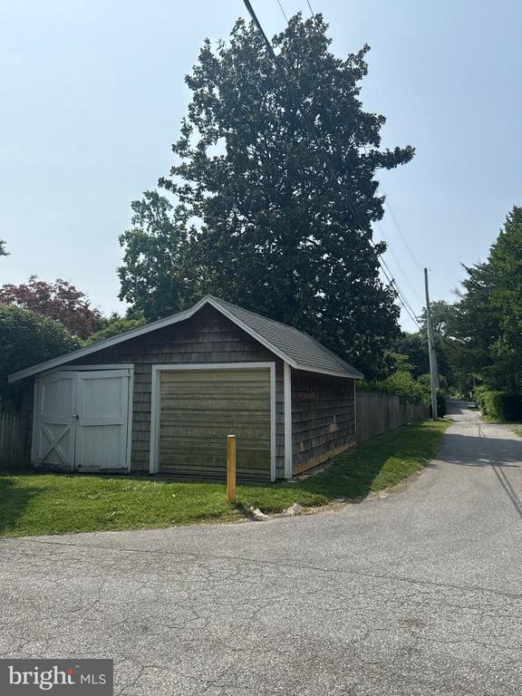 Building Photo - 205 S Hanson St