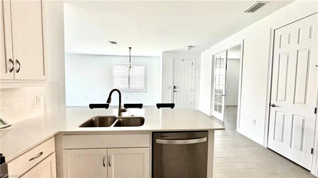 Building Photo - 43773 Sparrow Dr