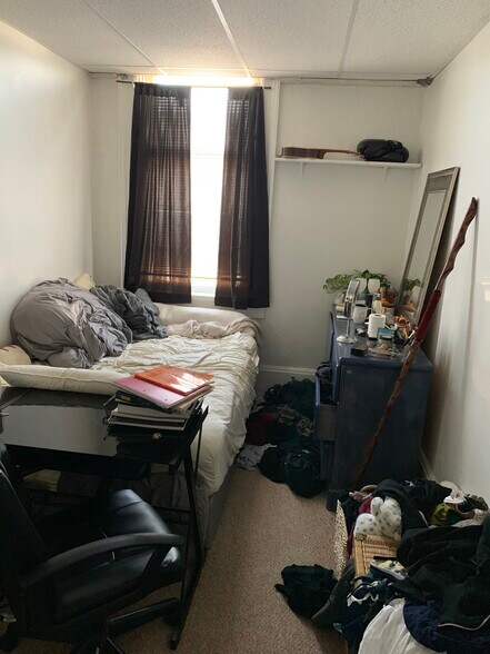 Building Photo - 108 Main St