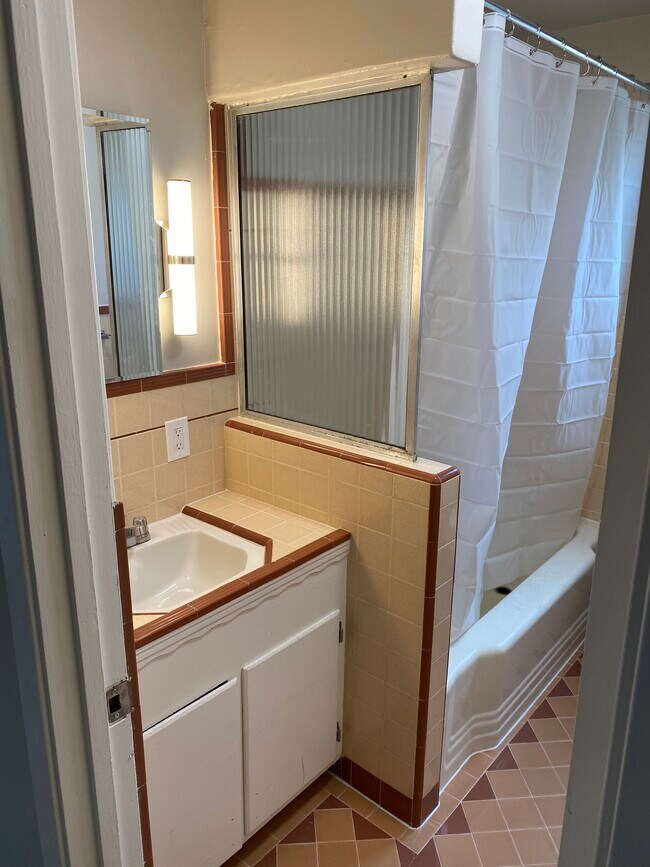 Building Photo - 333 29th St