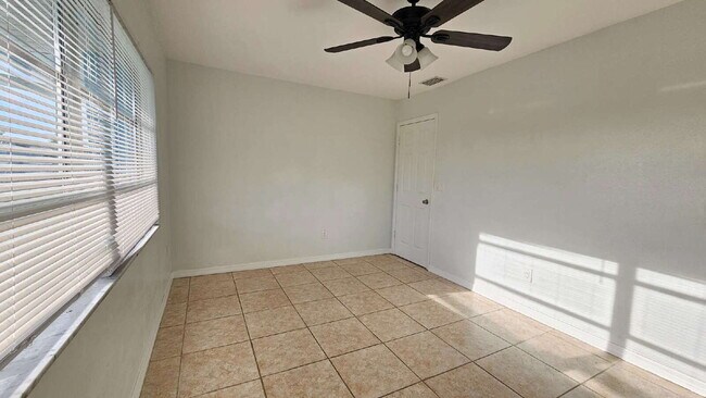 Building Photo - 3 Bedroom Pool Home in North Port - Rent I...