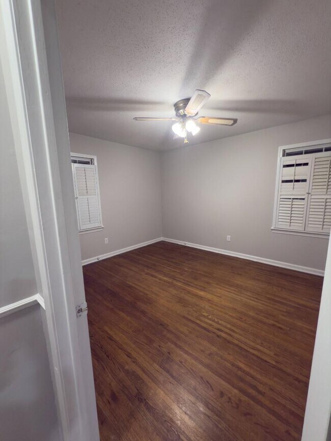 Building Photo - 964 Ridgewood Cir