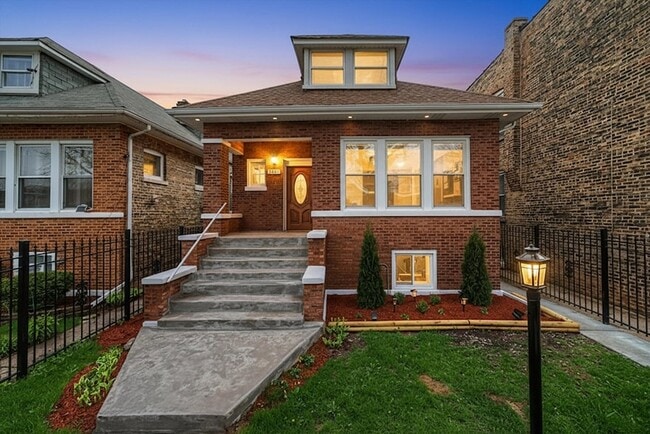 Building Photo - 1511 N Linder Ave