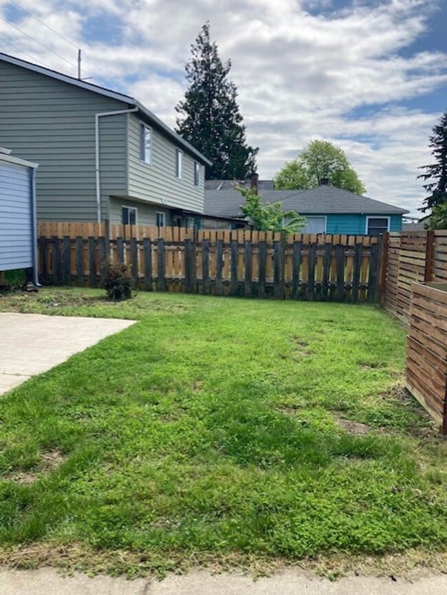 Building Photo - Updated North Tabor 2 Bedroom, 1 Bathroom ...