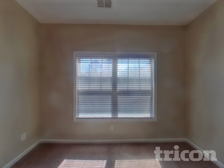 Building Photo - 3663 Shale Ln SE