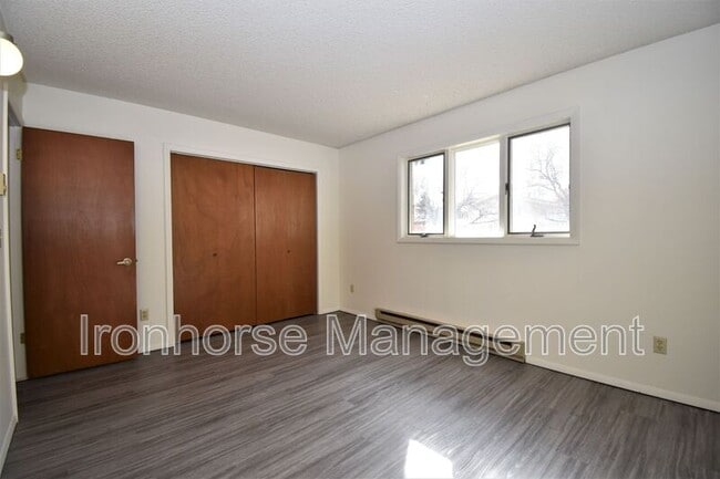 Building Photo - 811 W Villard St