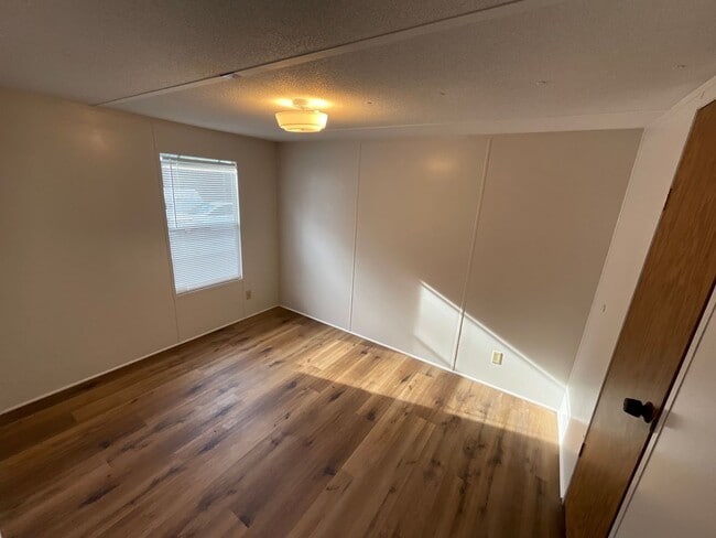 Building Photo - Sweet 2/1 Mobile Home in Marianna w/ Well & Septic