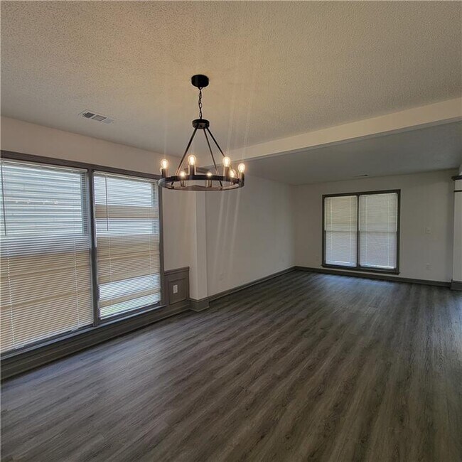 Building Photo - 3045 Binghampton Ln