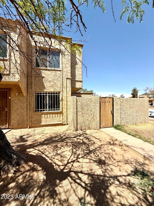 Primary Photo - 4623 E Southgate Ave