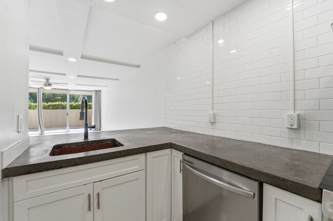 Building Photo - Beautiful 2-bedroom, 2-bathroom home nestled in the vibrant heart of Scottsdale