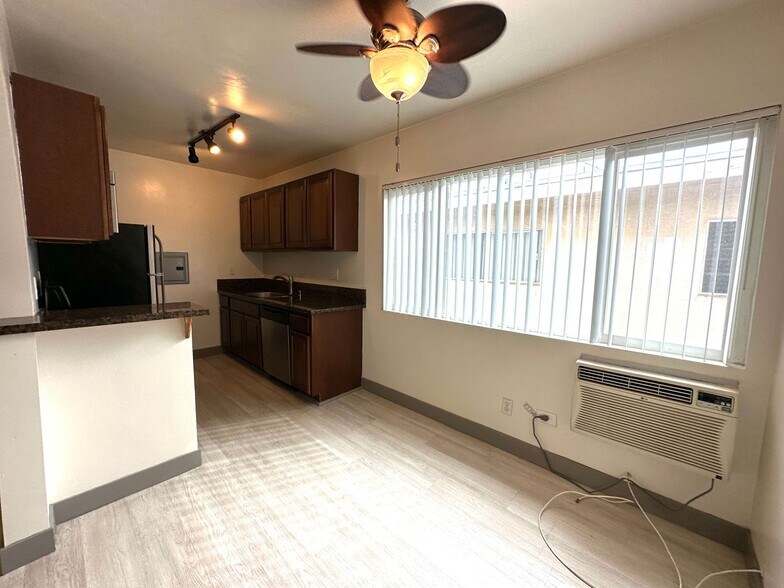 Building Photo - 12618 Pacific Ave