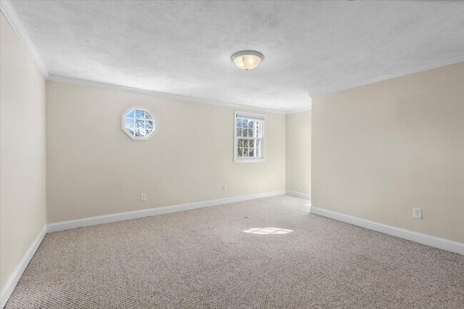 Building Photo - 8 Captain Cook Ln