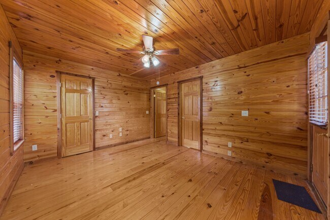 Building Photo - Hill Country Retreat
