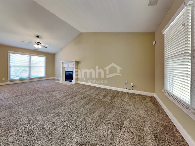 Building Photo - 7807 Chipmunk Ln