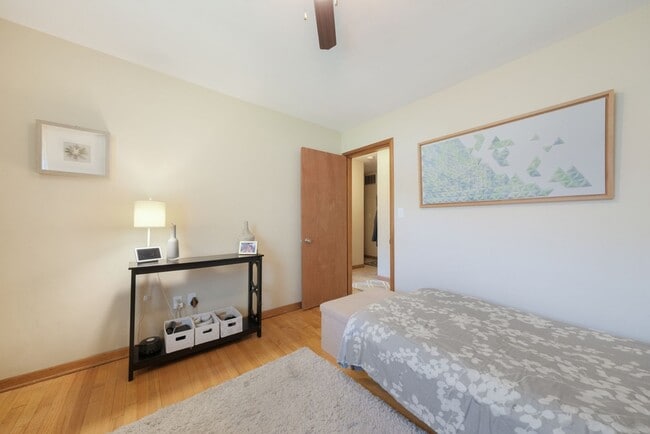 Building Photo - 2 bedroom 1 bathroom Duplex FOR RENT (subl...
