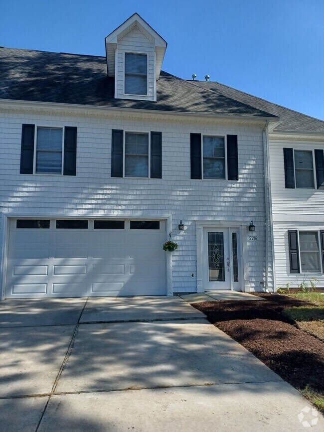 Building Photo - Spacious 4 Bedroom in Chics Beach