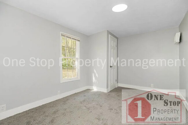 Building Photo - Charming 4-bedroom, 2-bath in Kansas City