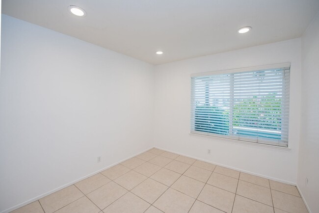 Building Photo - Spacious 4 Bedroom Home in Quiet Yorba Linda Neighborhood