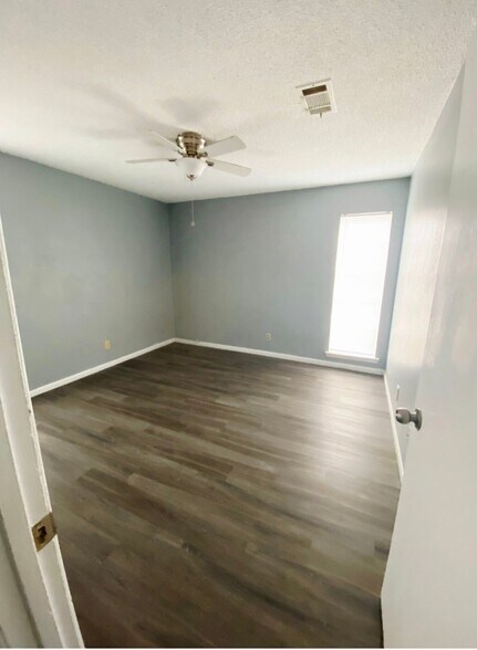 Building Photo - 1004 Mary Jane Cir