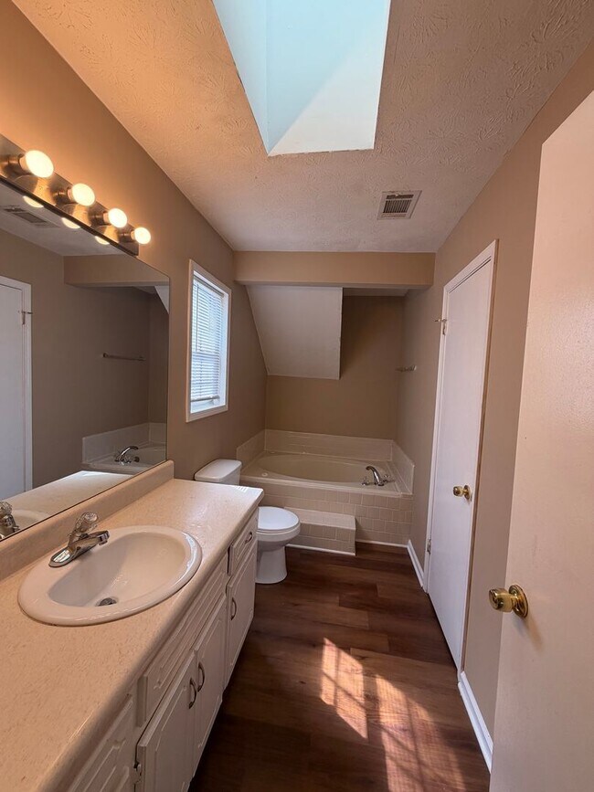 Building Photo - Charming Two-Story Home on a Corner Lot in Jonesboro