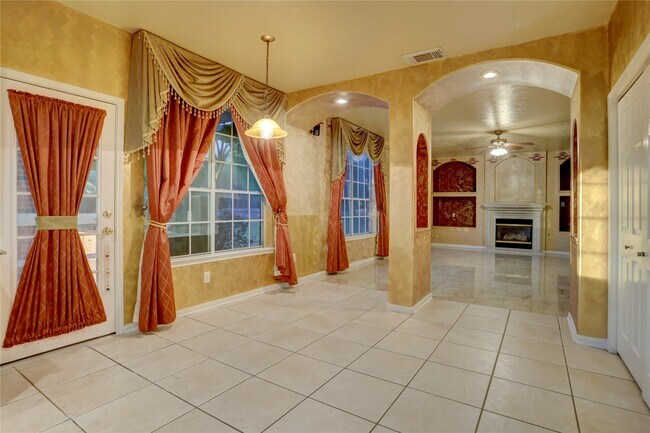 Building Photo - 2707 Sterling Fields Dr