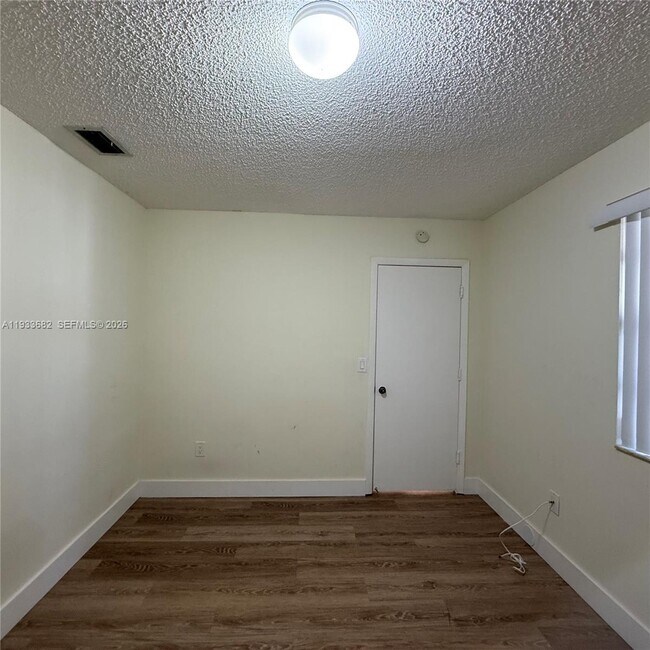 Building Photo - 1301 S Franklin Ave