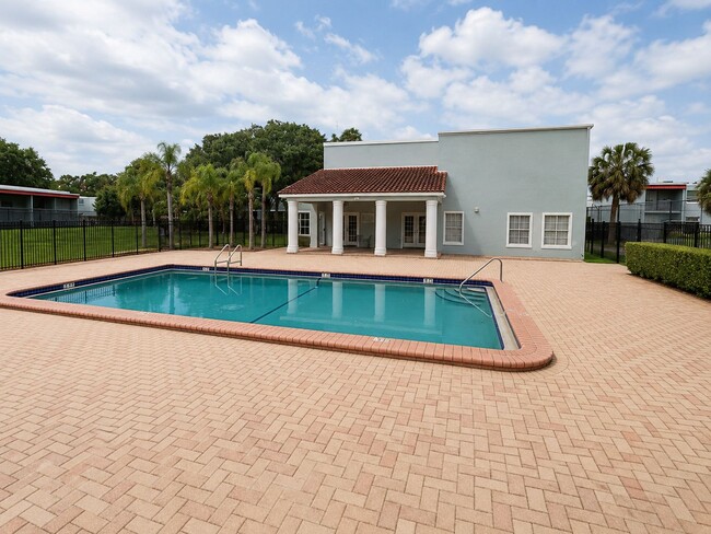 Building Photo - 2812 Somerset Park Dr