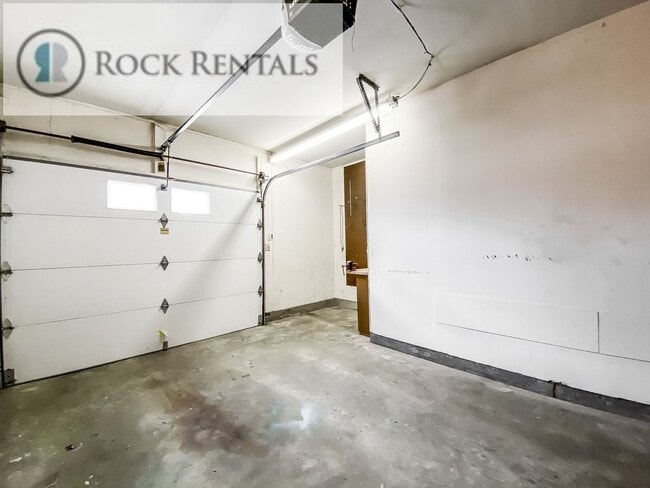 Building Photo - 903 E 24th Ave