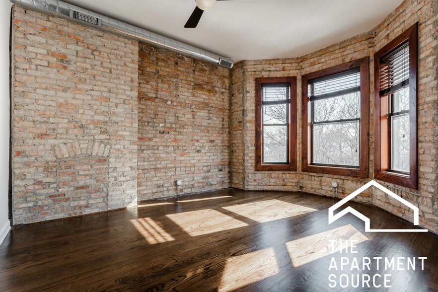 Building Photo - 1758 W Montrose