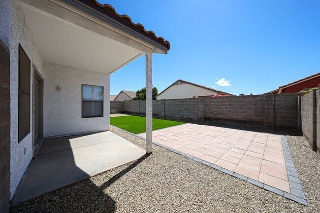 Building Photo - MOVE IN SPECIALS - UP TO 1 MONTH RENT FREE...