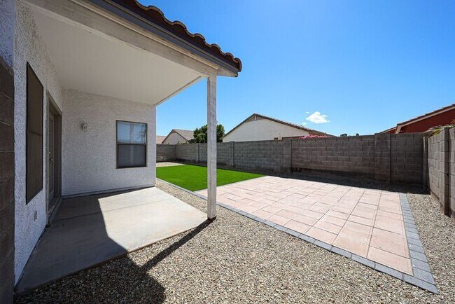 Building Photo - Stylish 4BD , 2 BA Home with Remodeled Bac...