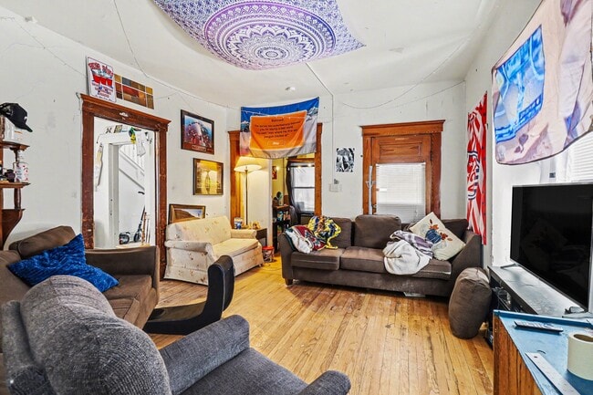 Building Photo - 606 Catherine St