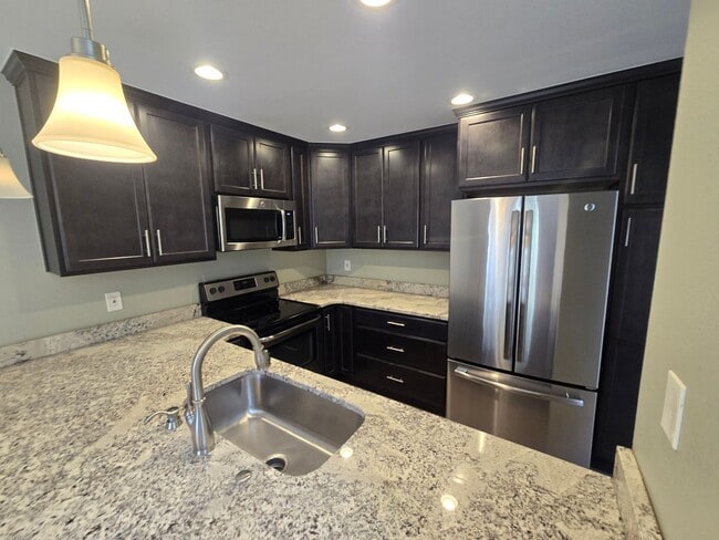 Building Photo - 9938 Grove Way