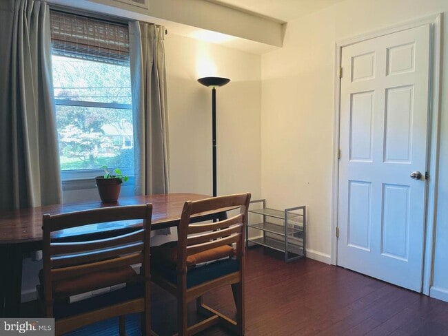 Building Photo - 928 Venice Dr