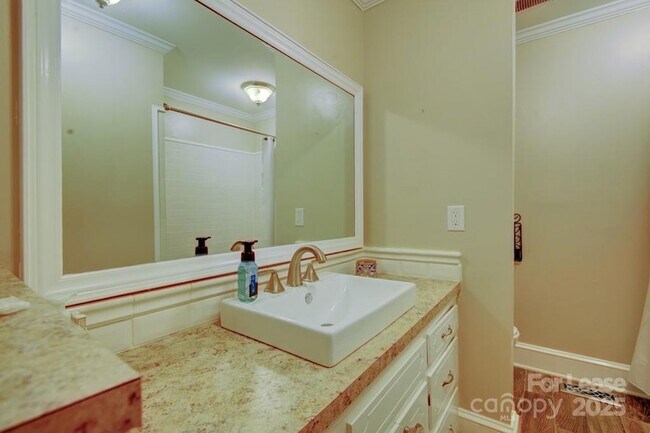 Building Photo - 6412 Tomahawk Ln