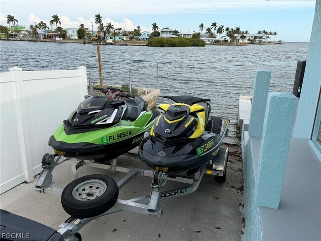 Building Photo - 4743 Pine Island Rd