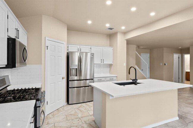 Building Photo - 2104 Lobelia Dr