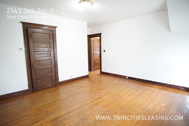 Building Photo - 2541 3rd Ave S