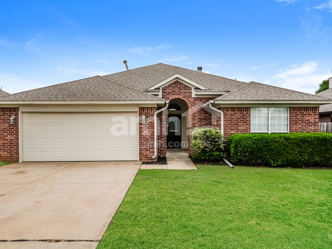 Building Photo - 912 Westbury Terrace