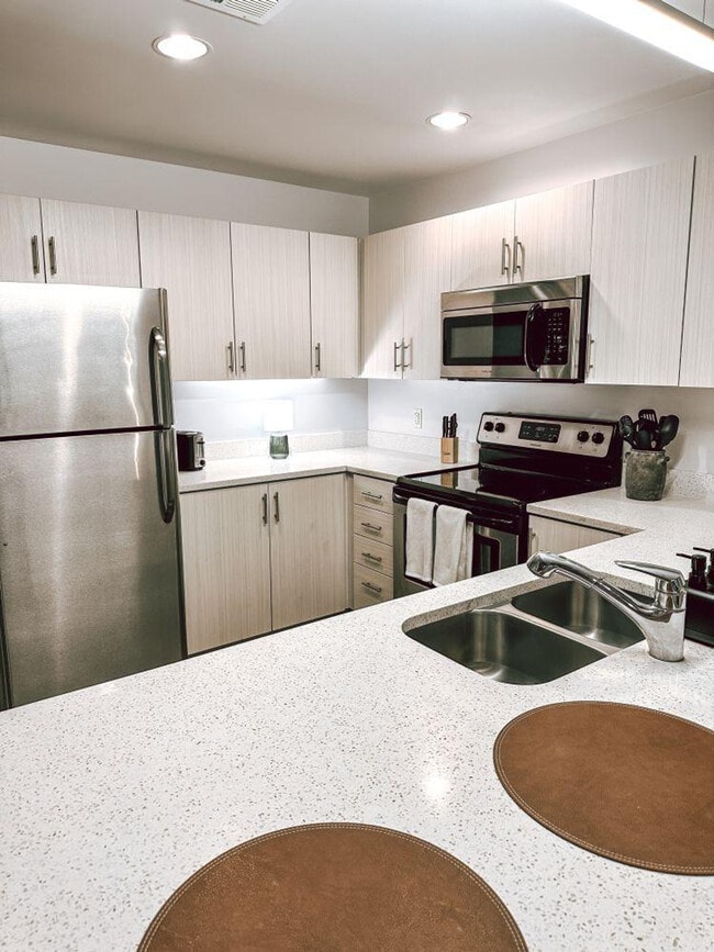 Building Photo - 1031 N Park Ave