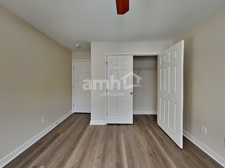 Building Photo - 140 Abbey Rd