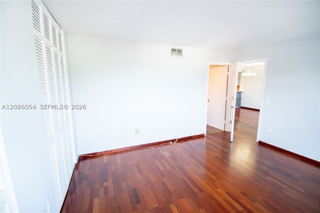 Building Photo - 110 S Shore Dr
