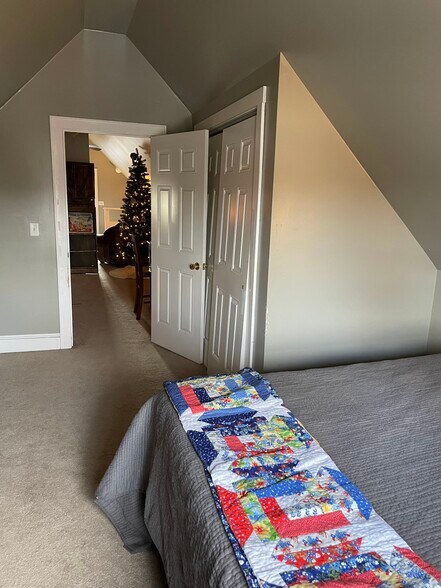 Building Photo - 1025 E Hamilton St