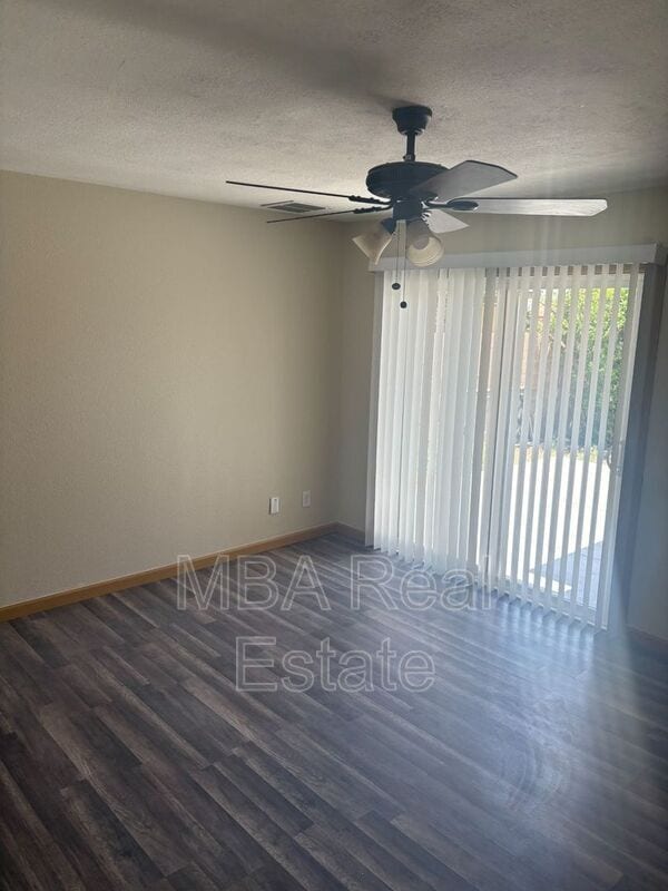 Building Photo - 4027 E Windrose Dr