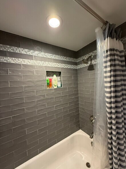 Main bathroom view 3 - 1460 Gulf Blvd