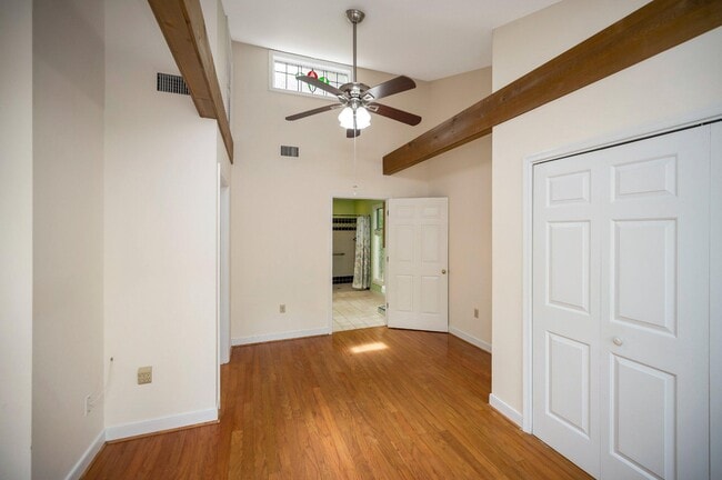 Building Photo - 130 Spring Wood Dr